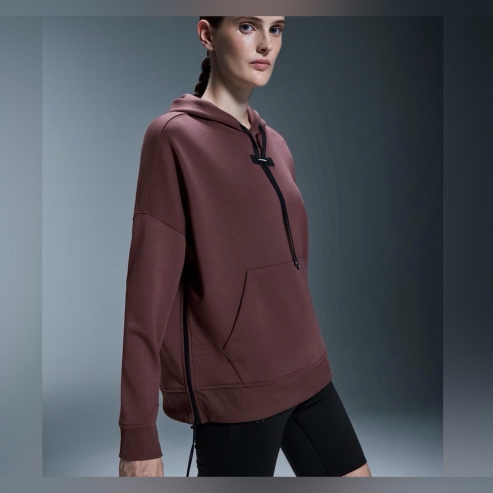 On Running Women's Hoodie
On Running Hoodie in Mulberry